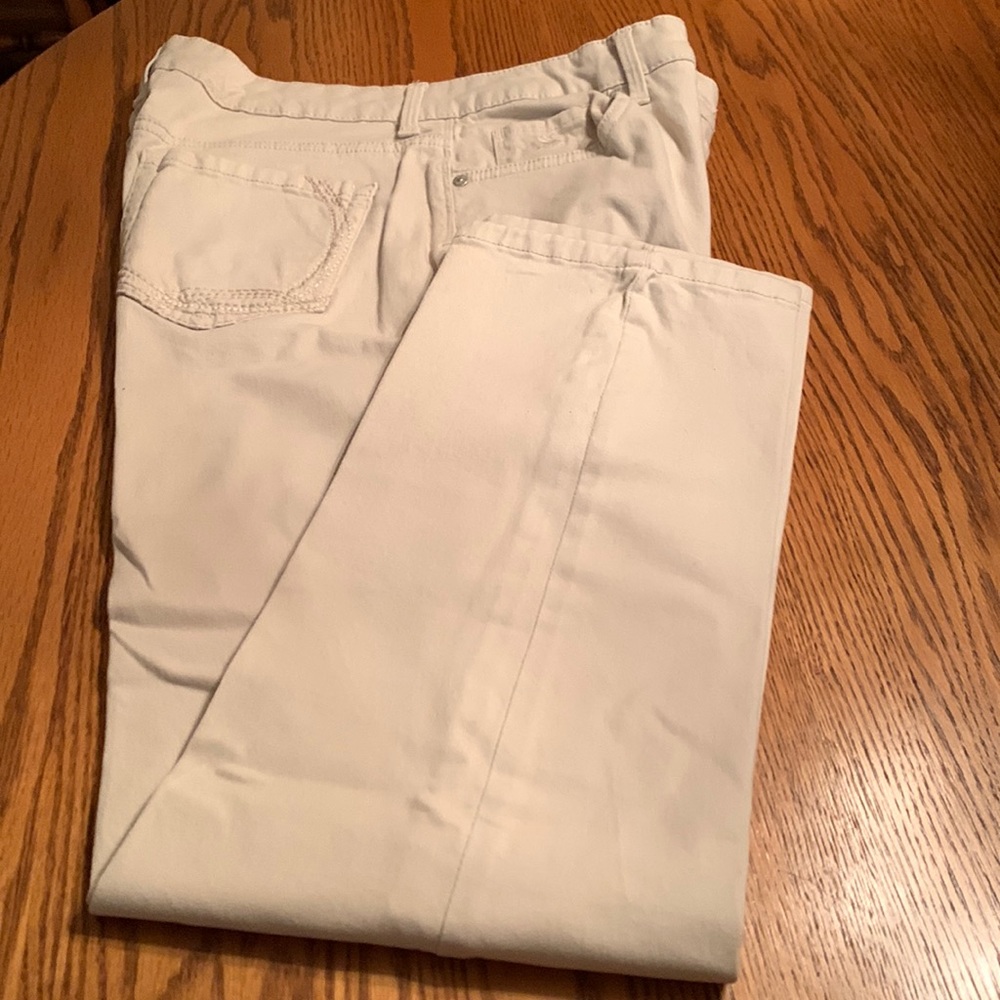 Gloria Vanderbilt “Amanda” light stone color Jean. 12 Short